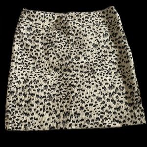 Leopard print mini pencil skirt.